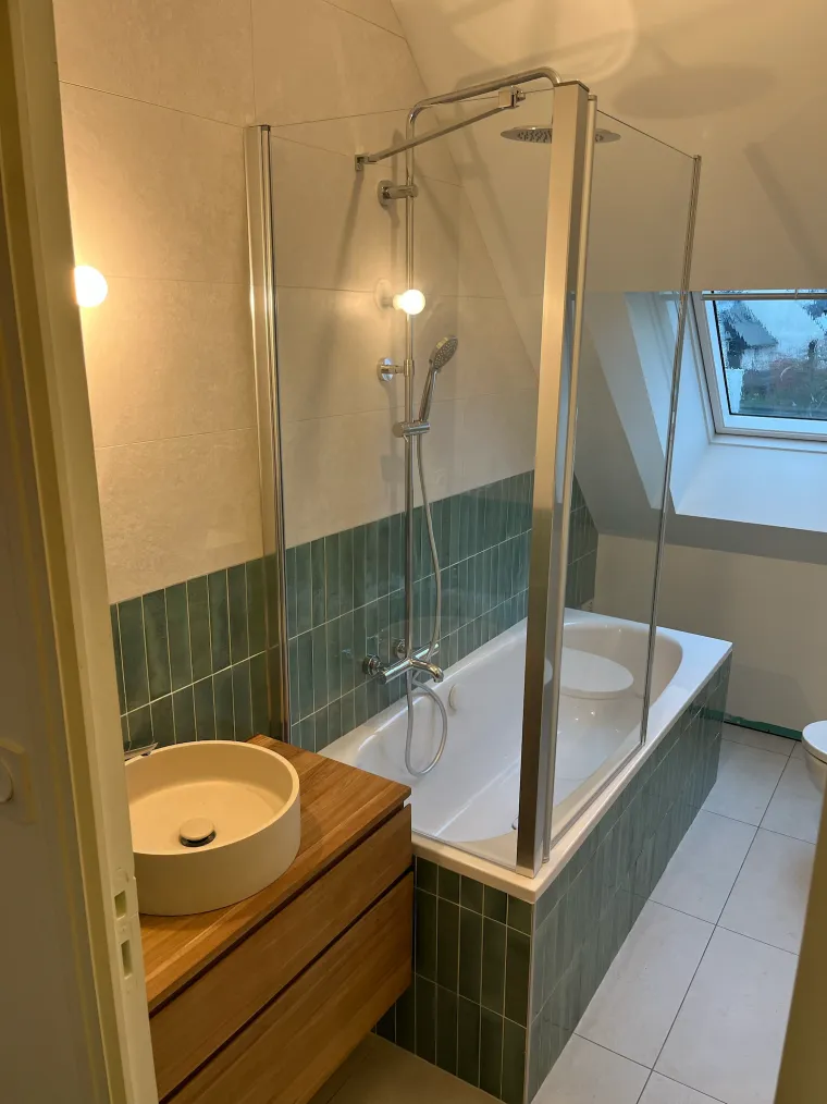 Salle de bain sous combles — Avant / Après